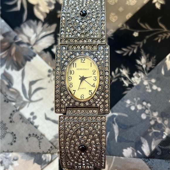 Heidi Daus Vintage/New Swarovski crystals bracelet watch original box - Picture 8 of 17